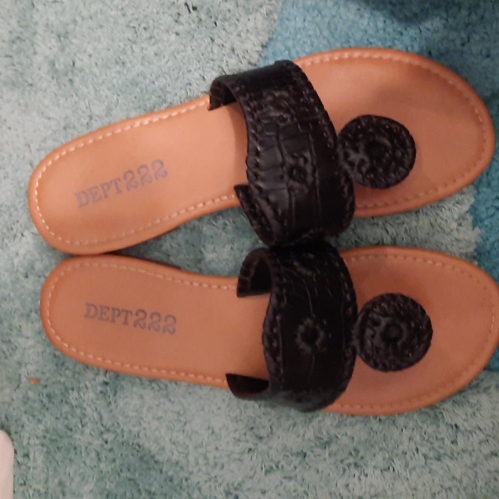 Flat shoes
